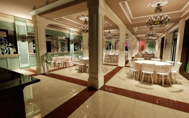 Cruise Hotel