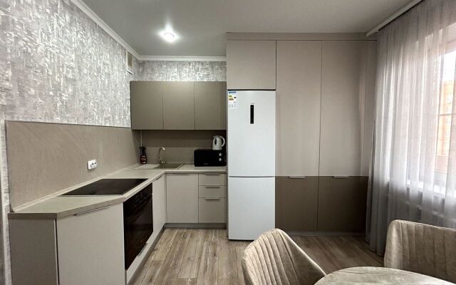 Na Ulitse Latysheva 3l Flat