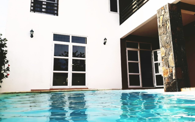 Twenty Foot Villa