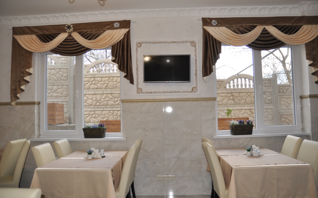 Tavr Guest House
