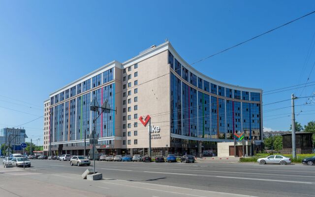 FlatHome24 U Metro Ploshchad Muzhestva Apartments