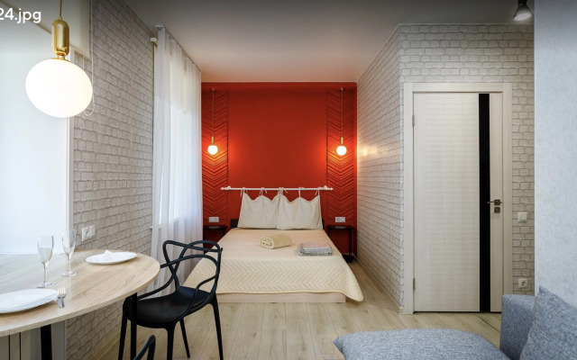 Квартира Студия с большой круглой ванной и камином