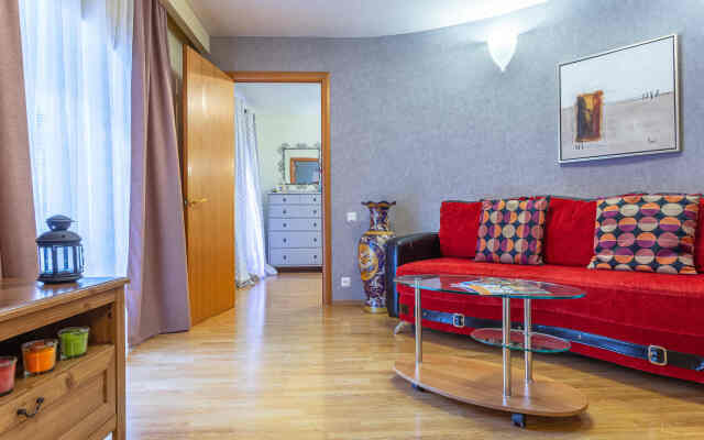 S Saunoy V Samom Tsentre Flat