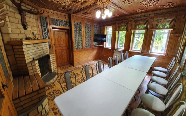 vo Fryazino s Ulichnym Bassejnom i Batutom Private House