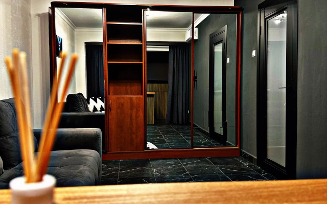 U Metro Prazhskaya Flat