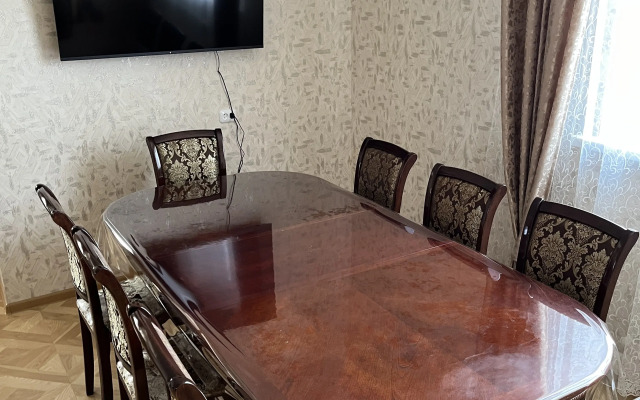 Dvukhetazhny S Basseynom Private House