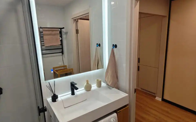 Квартира Новоостаповская Улица