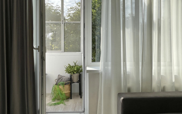 Na Novoluchanskoy Vozle Kremlya Flat