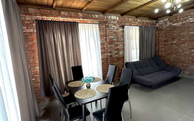 Pod Klyuch GudaLoft Guest House