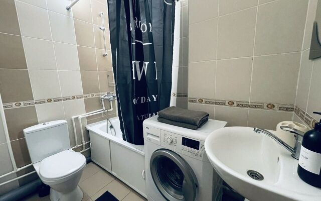 Na Ulitse Bratyev Kashirinykh 111 Flat