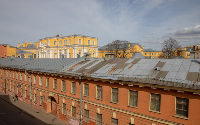 Yellow Hotel