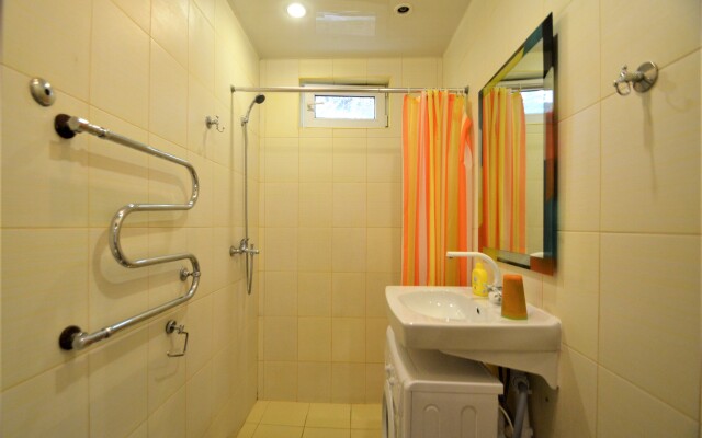 Апартаменты Статус на Кирова 10 в Ялте 2