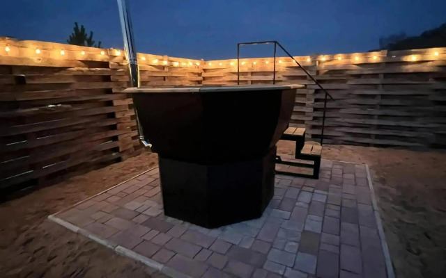 Частный дом Уютный у Реки с Чаном в Современном Стиле