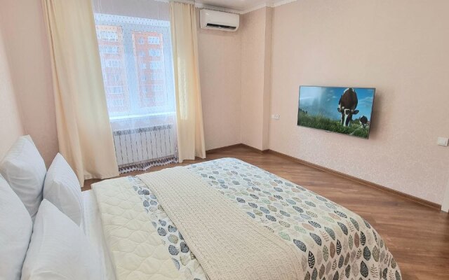 Sovremennye I Svetlye Na Latysheva Apartments