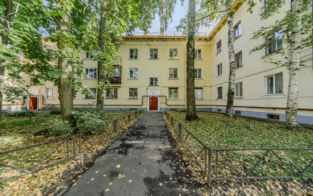 U Metro Akademicheskaya Dvukhkomnatnaya Flat