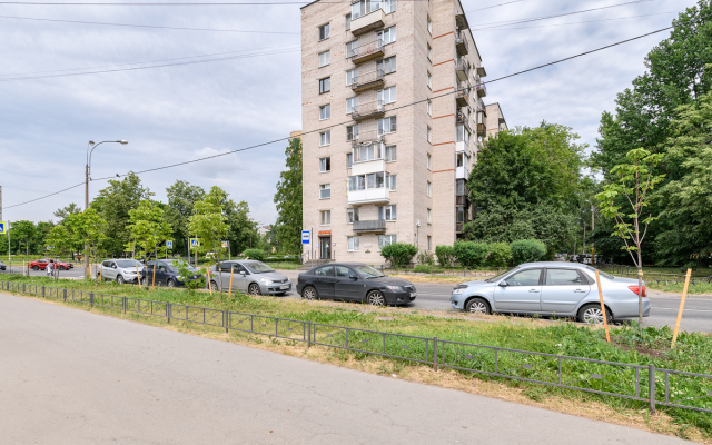 Yevrodvushka U Metro Veteranov Flat