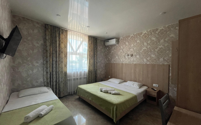 Rich Hotel