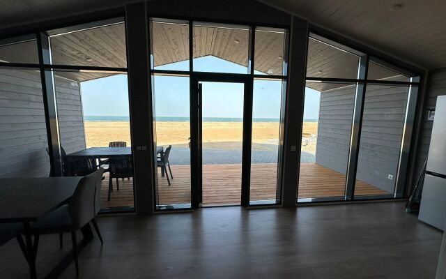 Коттеджи Золотые пески