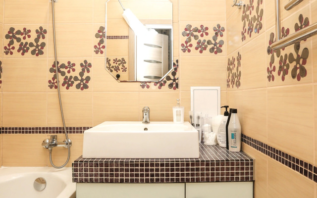 Zhivi Legko Na YUriya Gagarina Flat