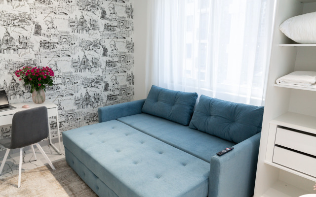 Апартаменты-студия Города 30 кв.м. с двуспальным диваном и панорамными окнами, с 3 по 6 этаж