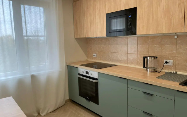 OtlichnyDen Ryadom S Zhd Vokzalom I Avroroy Flat