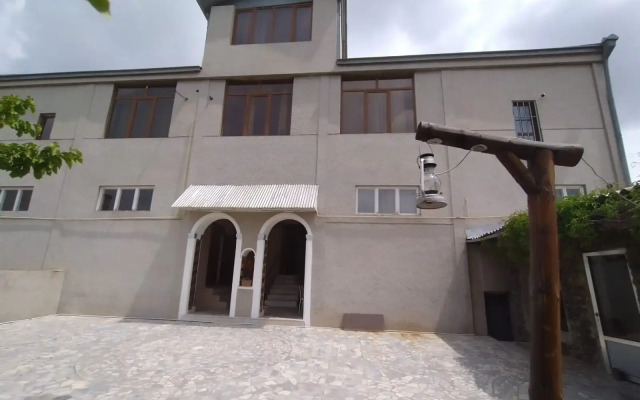 Alpina Yerevan Hotel