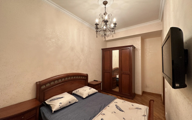 2-K v Novostroyke, Ulitsa Arama, Di482 Flat