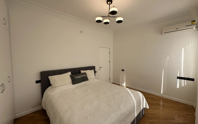 3-K Kvartira na Prospekte Sayat-Novy Flat