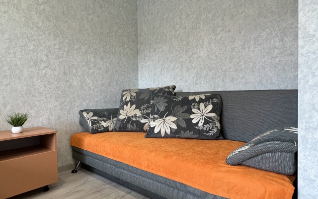 1-kom Pukhova 56-11 Kaluga tsentr KakDoma Flat