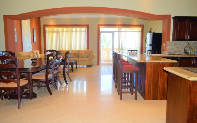 The Palm Beach Luxury Condo Apart-Hotel