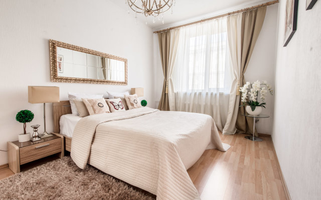 3-komnt. v samom tsentre Minska dlya 10 gostey Apartment