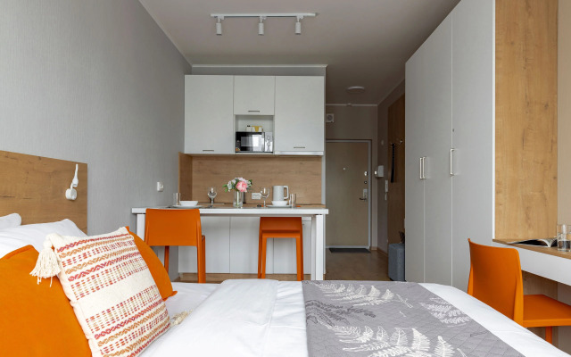 Studiya u Metro Parnas Apartments