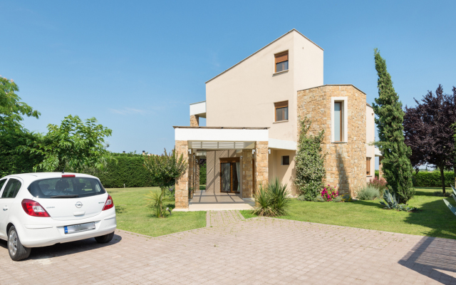Belus Luxury Sani Villa