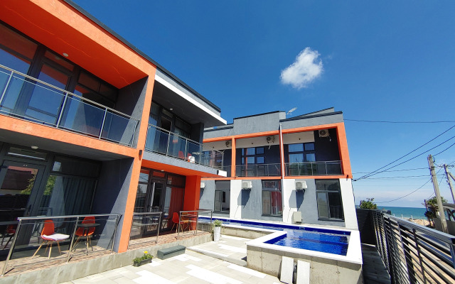 RED FOX Mini-Hotel