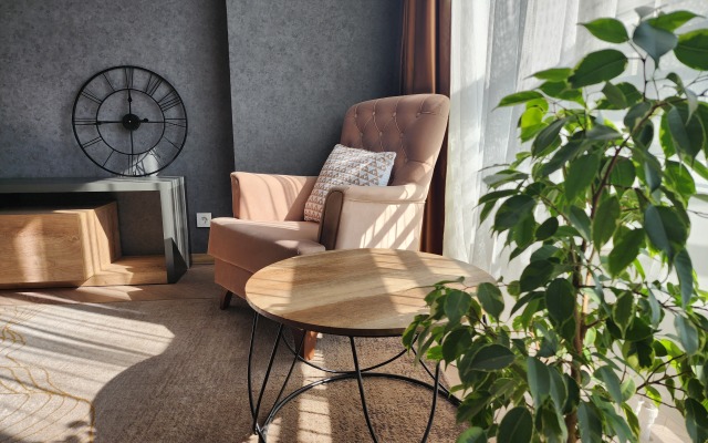 Odnokomnatnaya  S Lodzhiey V Tsentre Flat