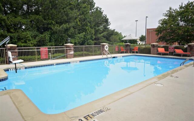 Отель Comfort Inn & Suites