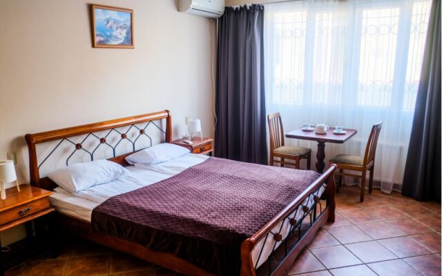 Nomer 4 S Vidom Vo Dvor Letoapart Guest House