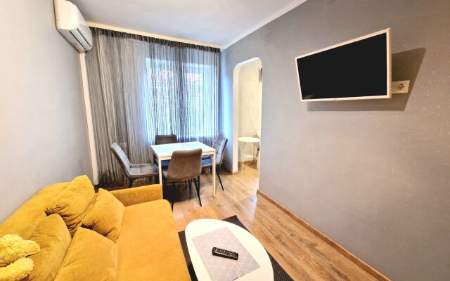 Апартаменты Трёхкомнатные Центр, Ленинский 29, Колибри#29