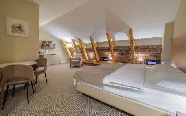 Dom Tat Hotel