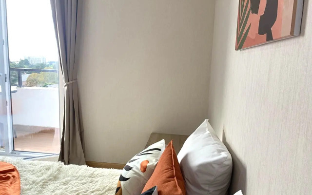 Studiya s Balkonom i Vidom na More Apartments