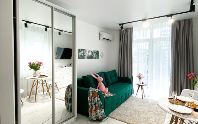 Апартаменты студия 30 кв.м. с двуспальным диваном и балконом 6 этаж