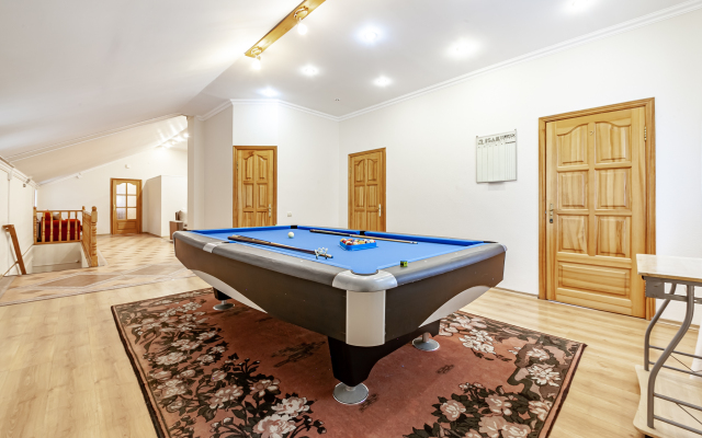 Ulitsa Belyakova 1a Private House