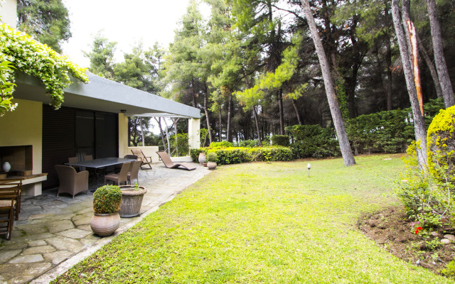 Araucaria Shared Pool Sani Villa