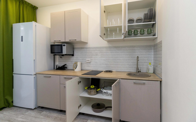 Квартира с желтым диваном