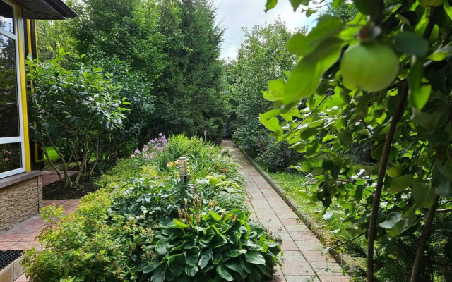 Uyutny "Zhiva" Private House