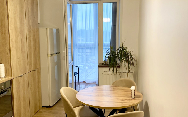 V Krugu Ozer I Morya Flat