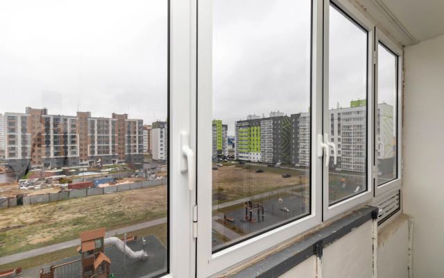 Квартира с желтым диваном