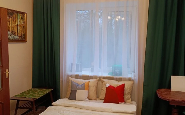 U Yekaterininskogo Dvortsa Flat