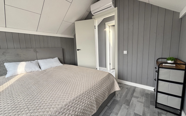 Частный дом у леса