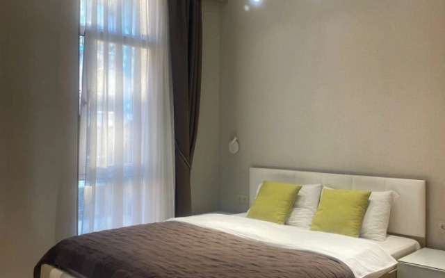S Balkonom Apartment